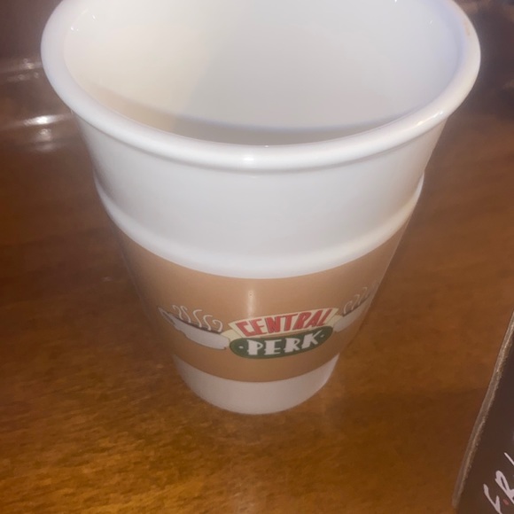 Friends cup and sock set - Picture 3 of 5